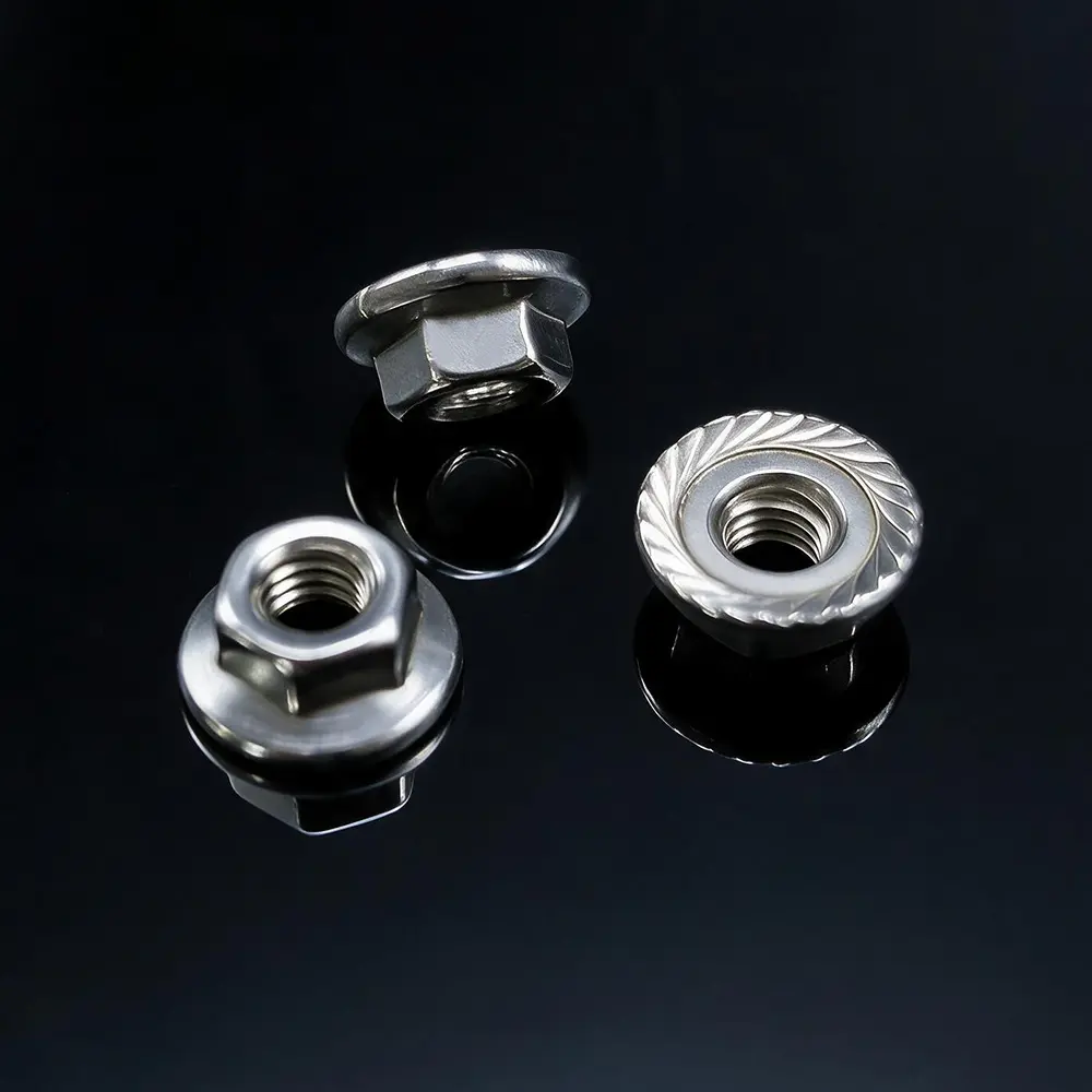 Flange takket møtrik